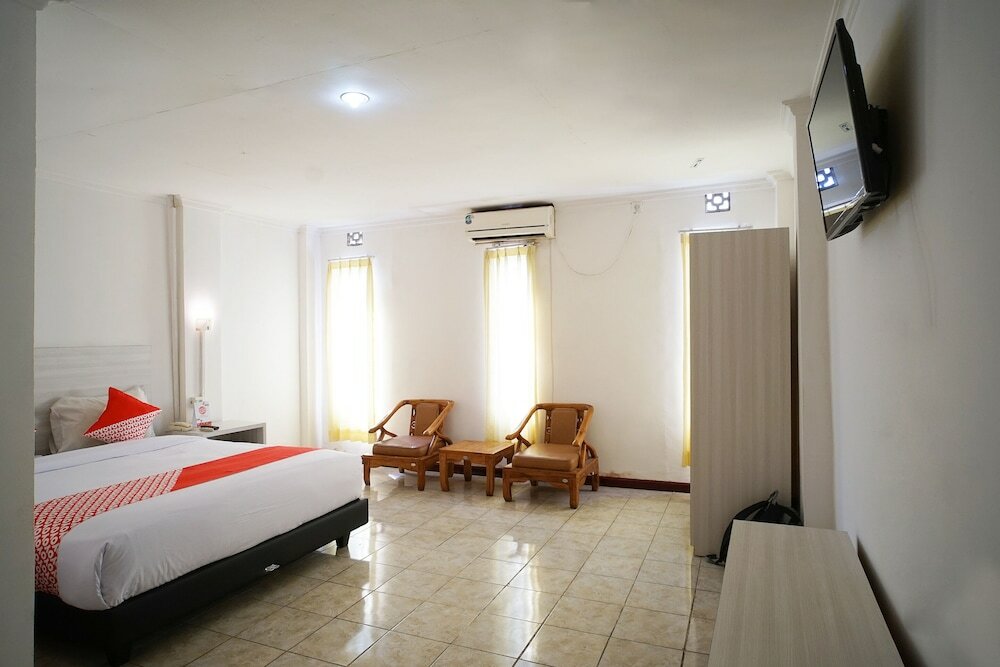 Фото Capital O 2885 Hemra Hotel