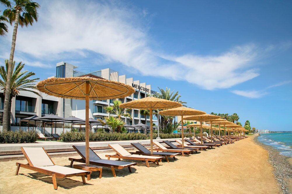 Фото Mercure Larnaca Beach Resort