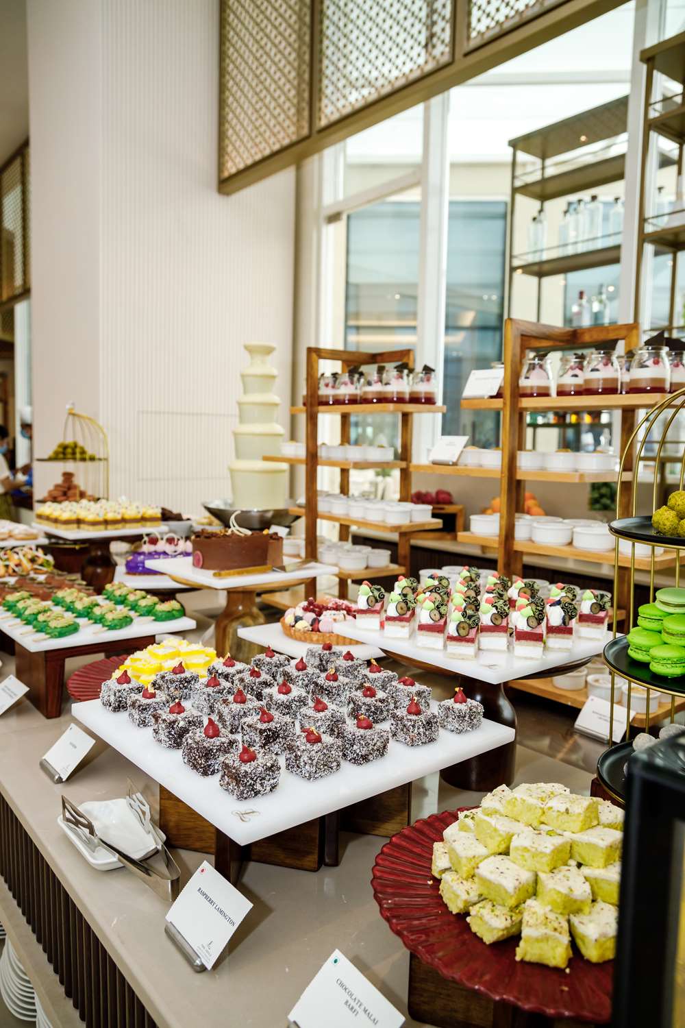 Фото The Leela Bhartiya City Bengaluru