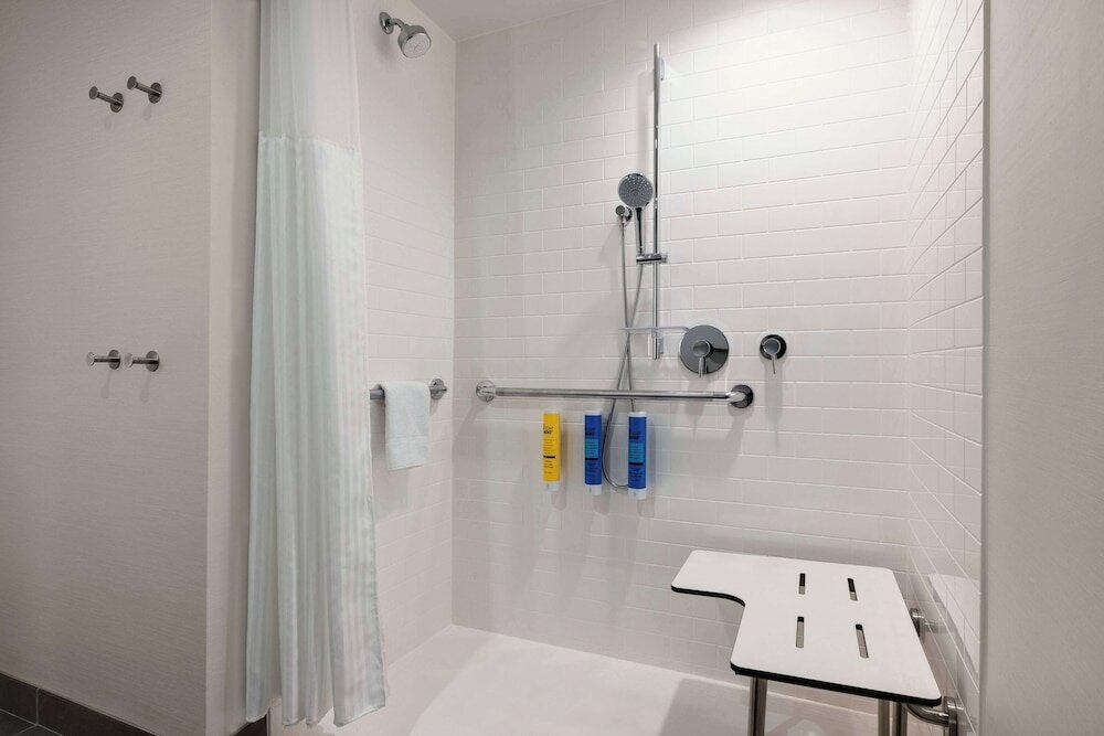 Фото Tru by Hilton Charlotte Tyvola I-77