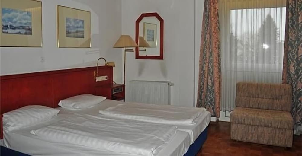 Фото Hotel Starkenburger Hof