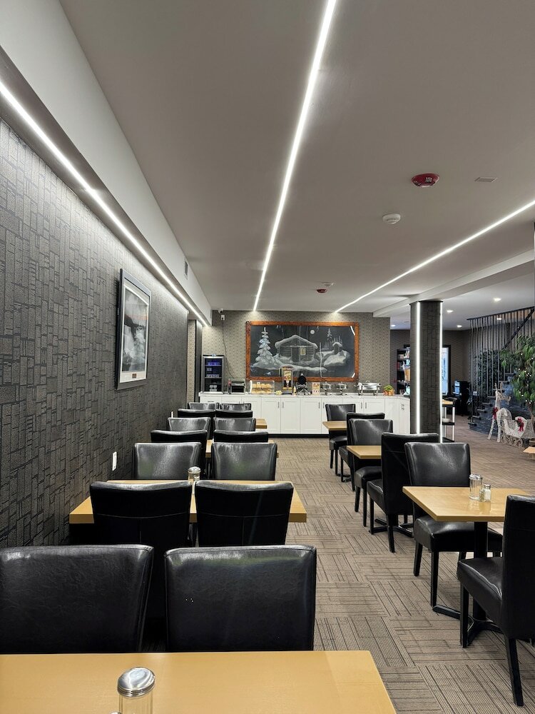 Фото Big Bird Inn Wawa, SureStay Collection by Best Western