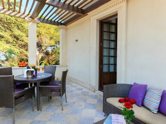 Фото The Ashbee Hotel