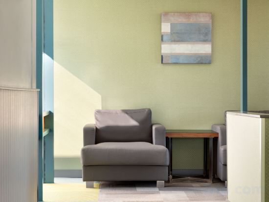 Фото Days Inn by Wyndham Victoria Airport Sidney