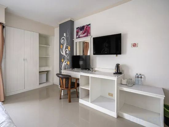 Фото Santi White House Patong Hotel