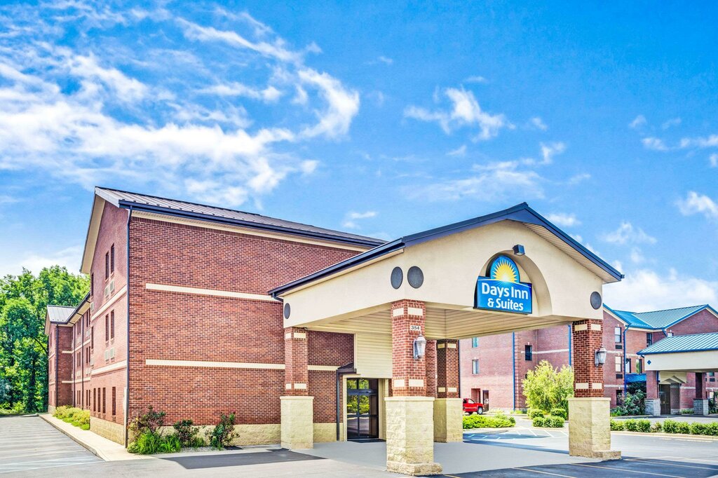 Hotel Days Inn & Suites by Wyndham Jeffersonville In, Clarksville, photo
