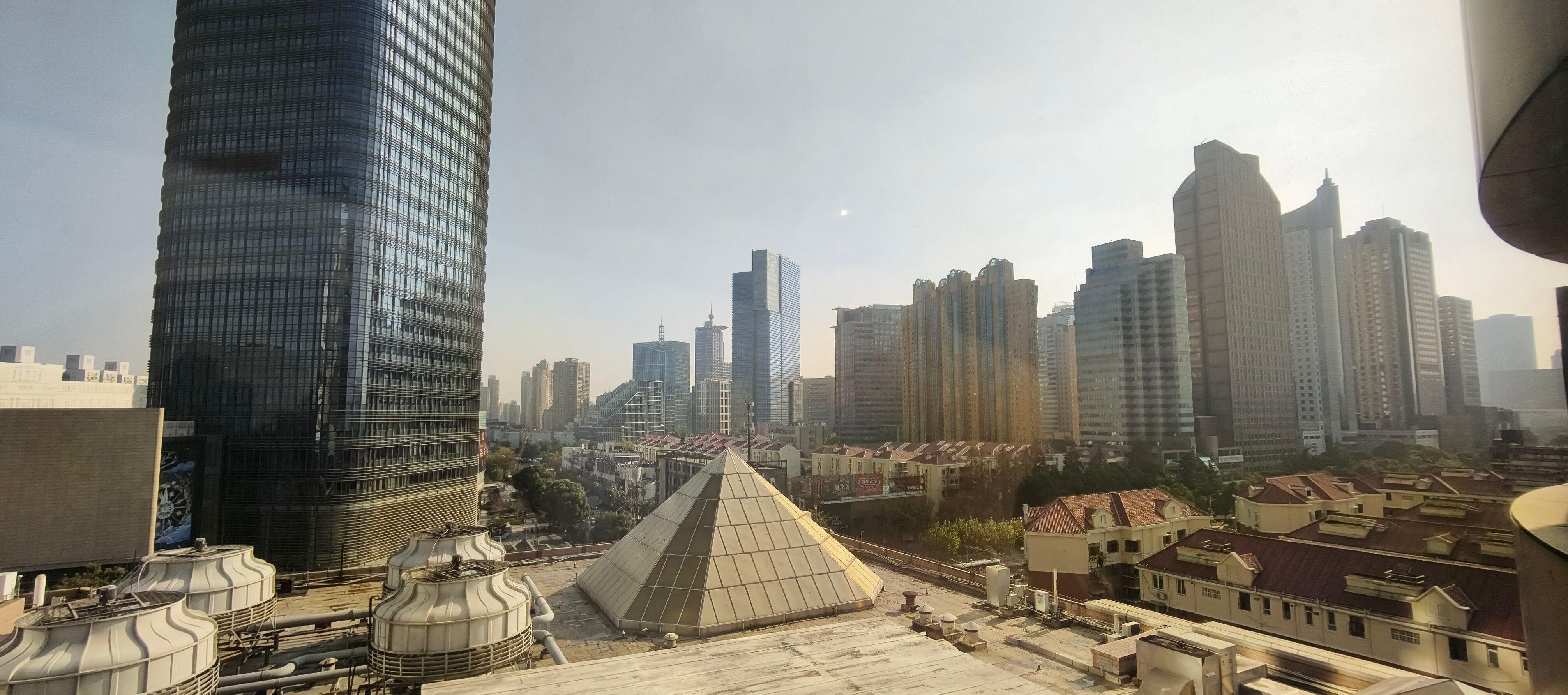 Фото Courtyard by Marriott Shanghai Pudong