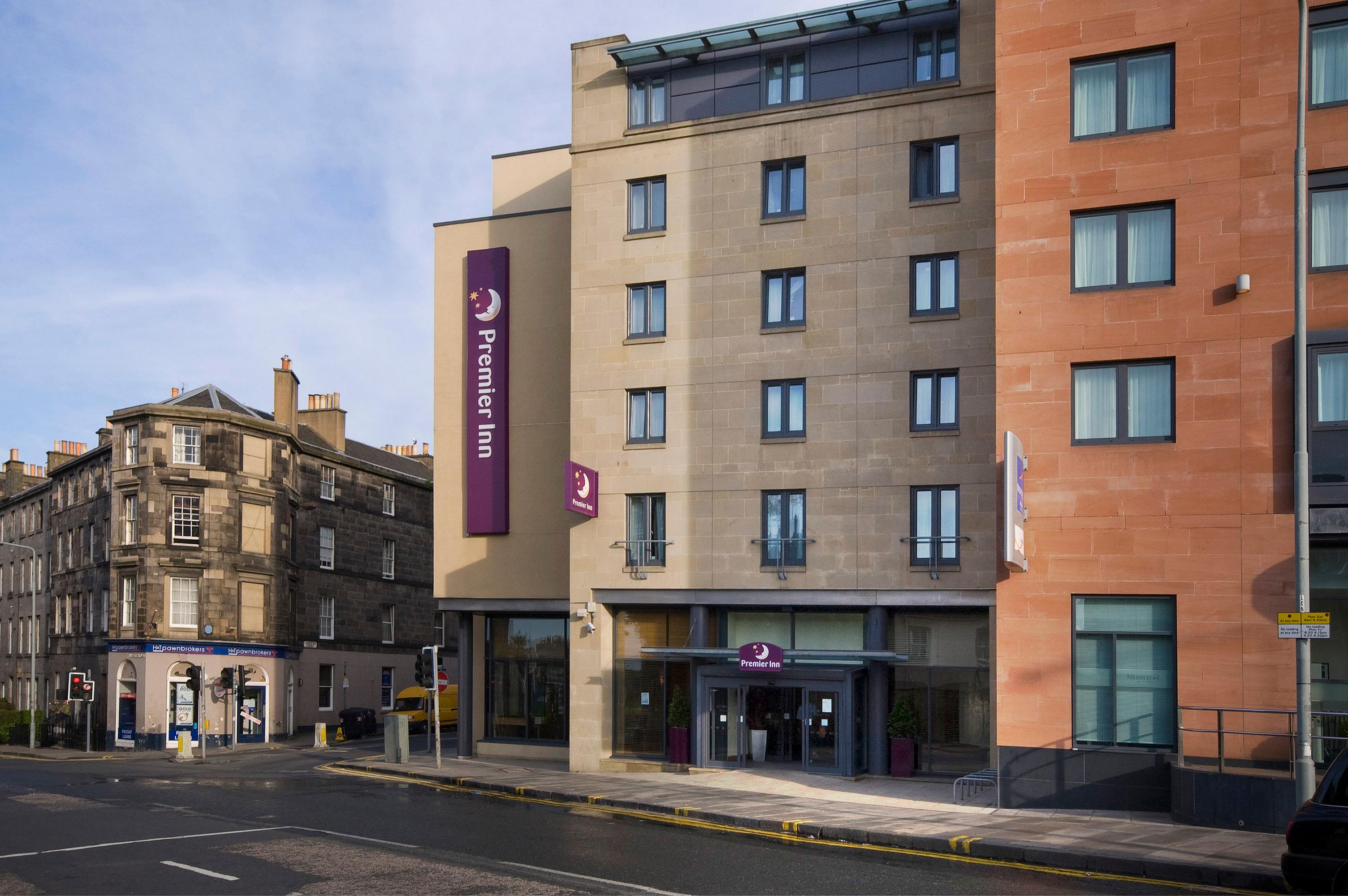 Фото Premier Inn Edinburgh Central hotel