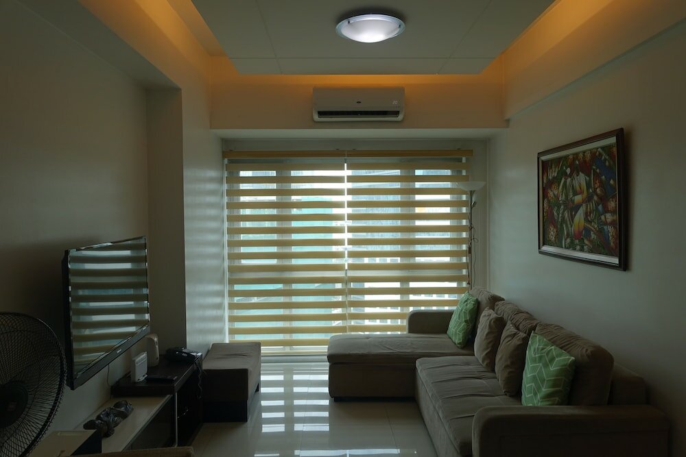 Фото Luxury Condo at Forbeswood Parklane