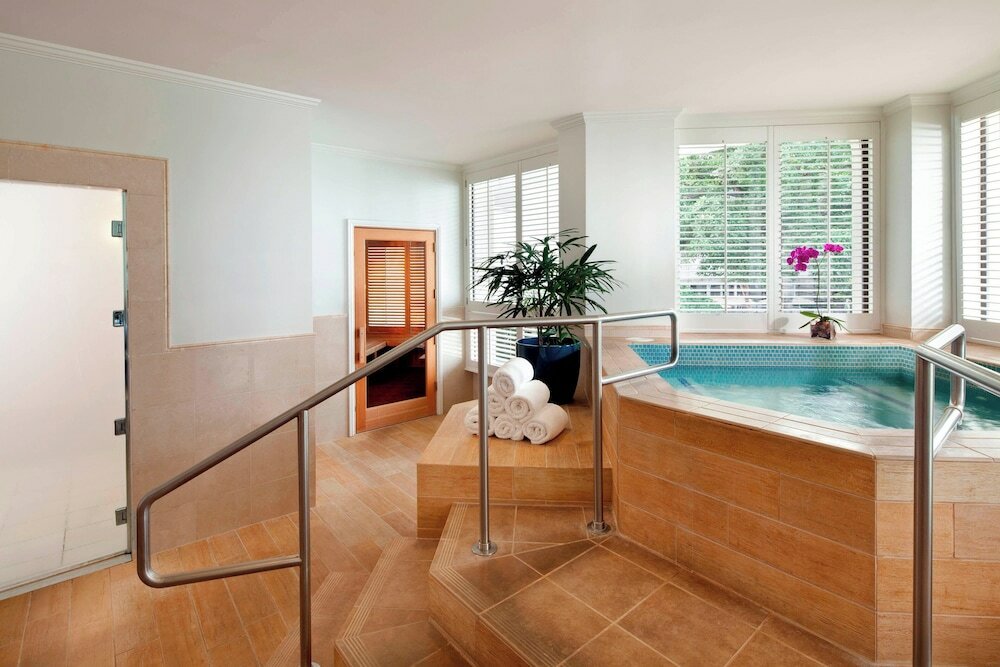 Фото Moana Surfrider, A Westin Resort & SPA, Waikiki Beach