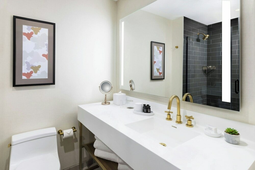 Фото The MC, Autograph Collection