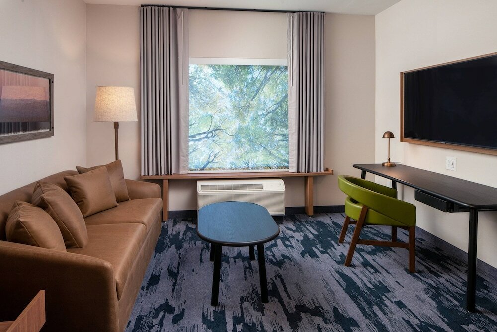 Фото Fairfield Inn & Suites by Marriott Pensacola West I-10