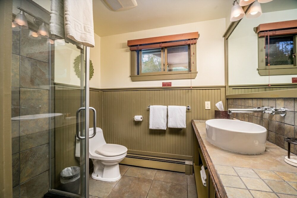 Фото Highland Haven Creekside Inn