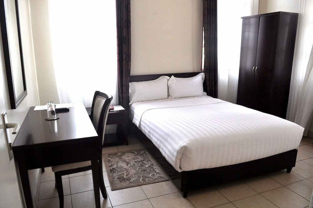 Фото Quiet Haven Hotel