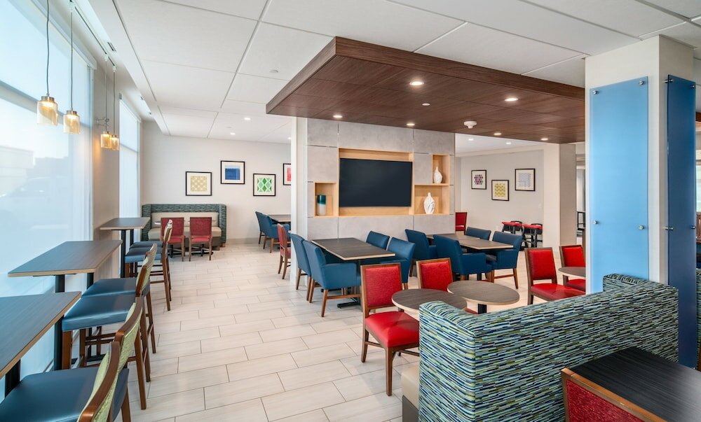 Фото Holiday Inn Express & Suites Brandon, an Ihg Hotel