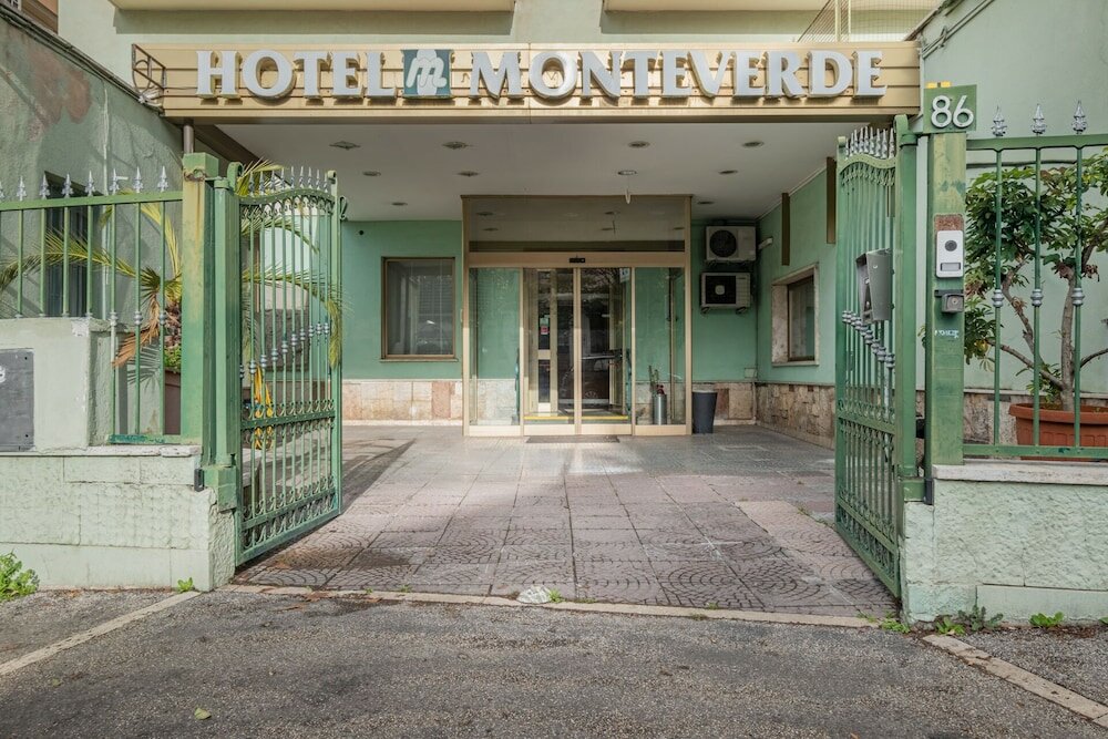 Фото отеля 2