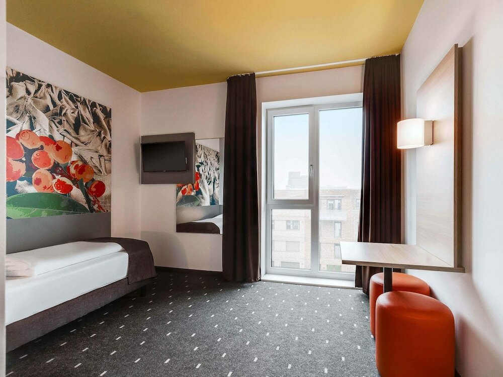 Фото B&b Hotel Bremen-Überseestadt