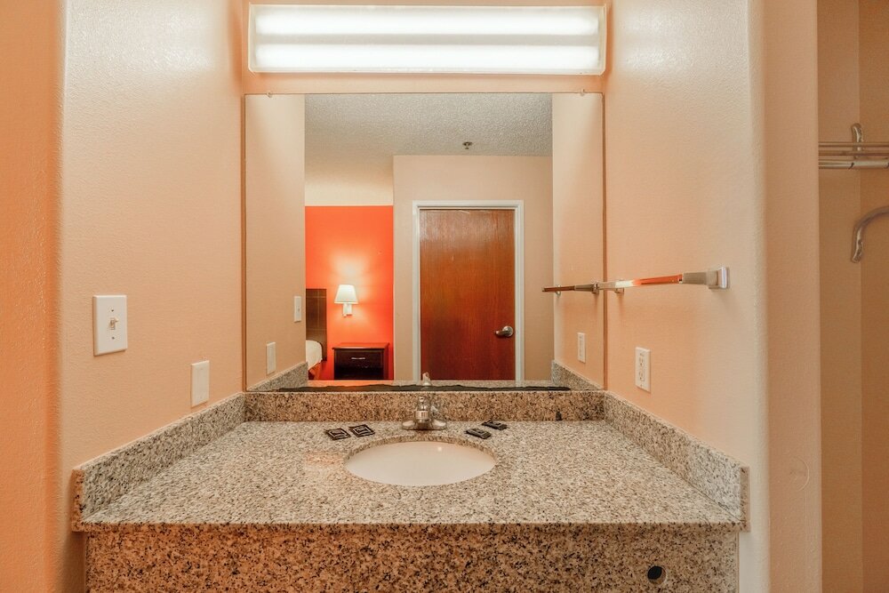 Фото Fairway Inn La Porte