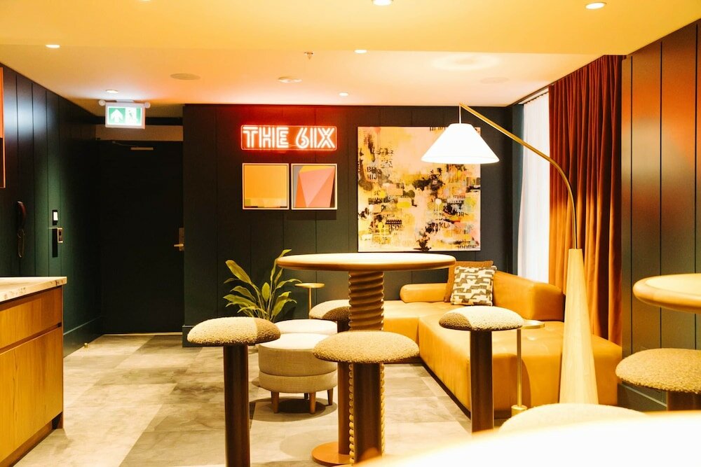 Фото Strathcona Hotel