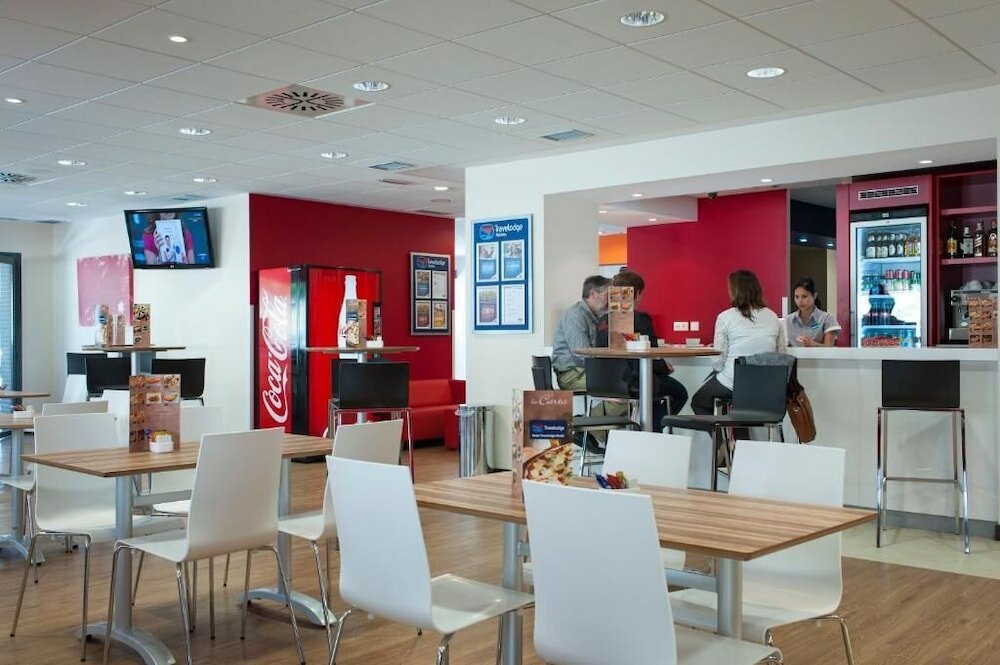 Фото Travelodge Madrid Metropolitano