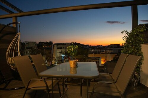 Raise Acropolis View Suites