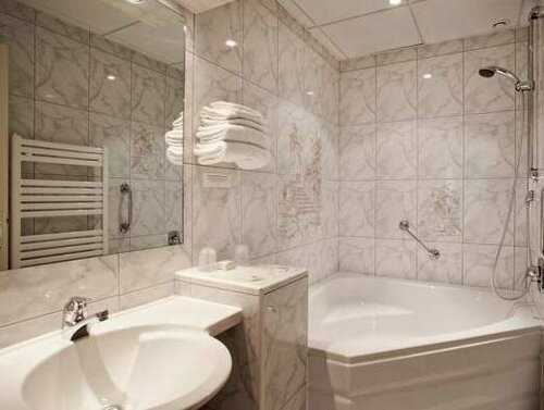 Гостиница Hotel L Arcombelle в Лангре