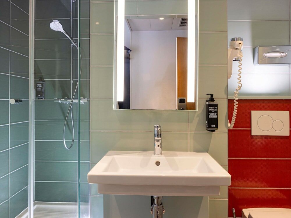 Фото Ibis Styles Paris Gare Saint Lazare