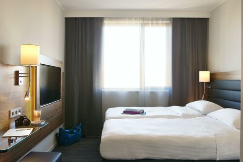 Гостиница Moxy Paris Charles de Gaulle Airport в Руасси-ан-Франс