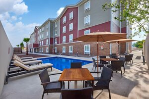 Гостиница Extended Suites Tijuana Macroplaza Hotel