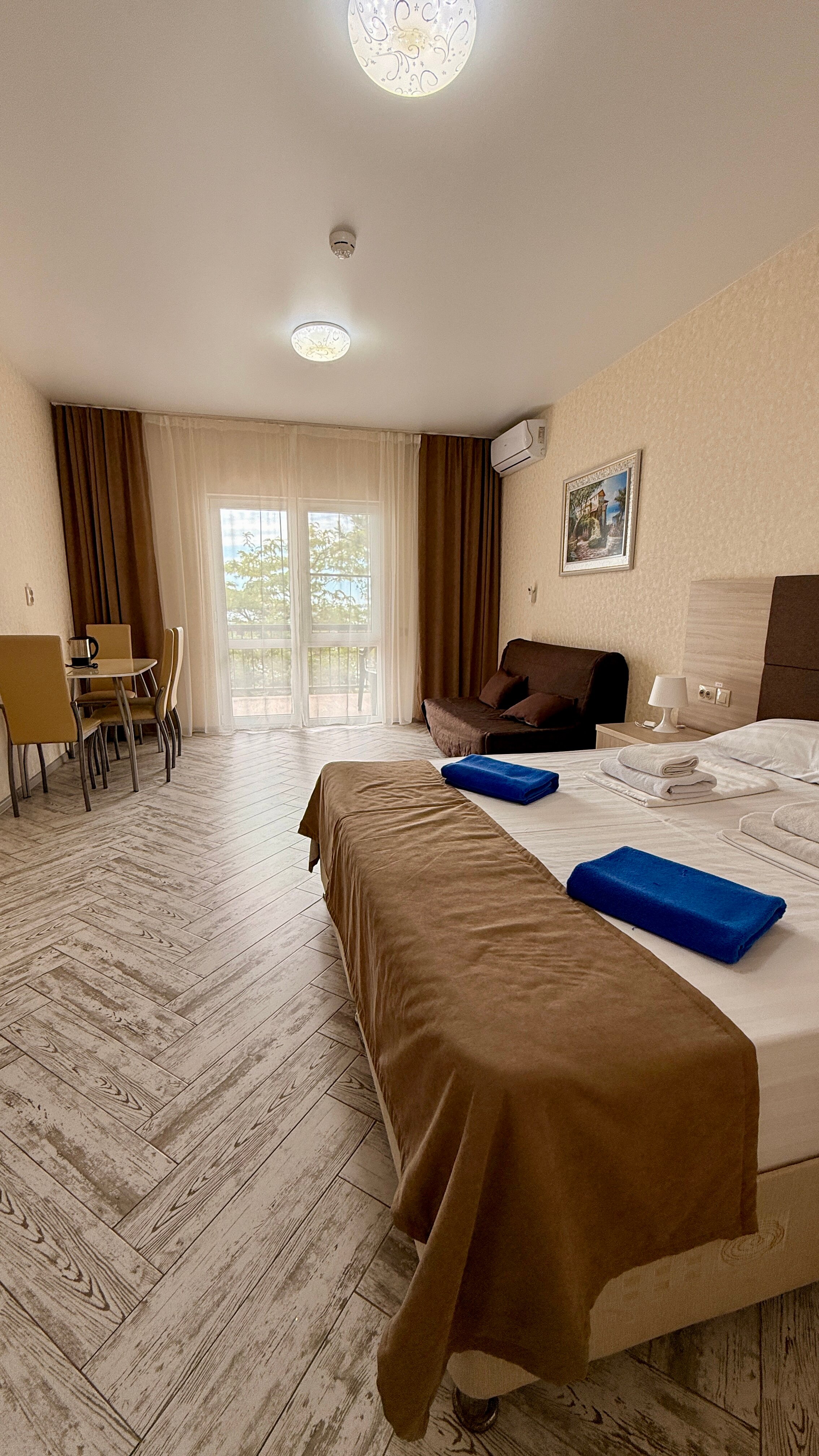 Фото Лазурный