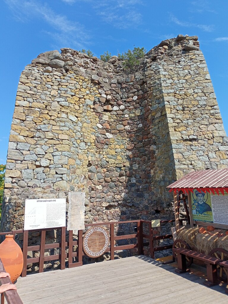 Landmark, attraction Aluston Fortress, Alushta, photo