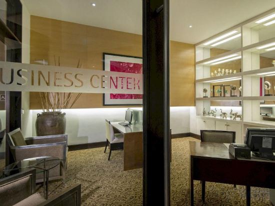 Фото Quest Hotel & Conference Center