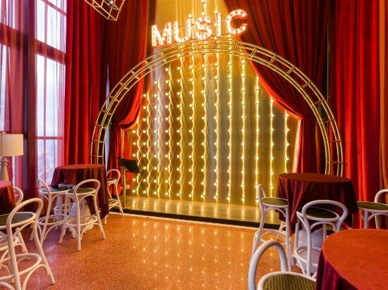 Фото Scarletz Suites by Five senses