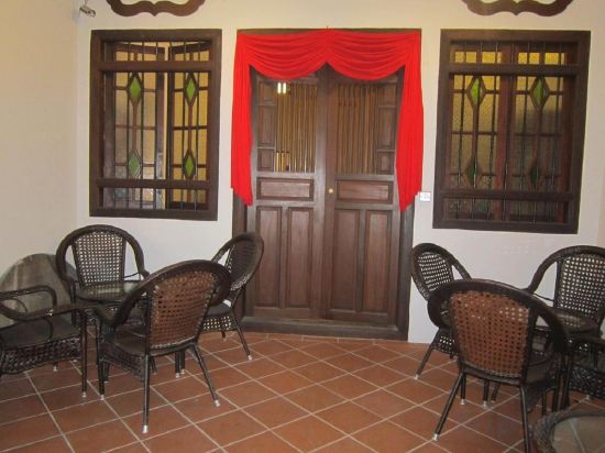 Фото Thirty Three Stewart Houze Guest House