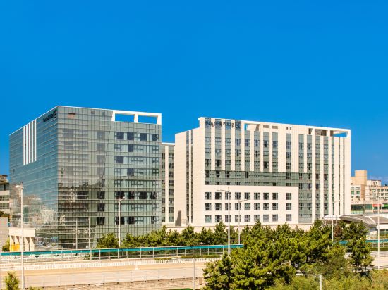 Фото Golden Tulip Incheon Airport Hotel & Suites