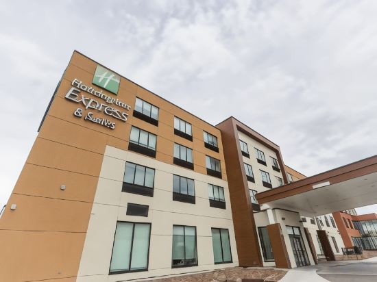 Фото Holiday Inn Express & Suites Edmonton N - St. Albert, an Ihg Hotel