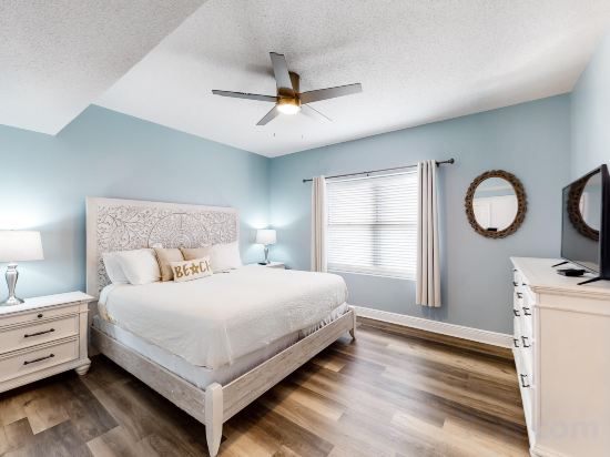 Фото Waters Edge 302