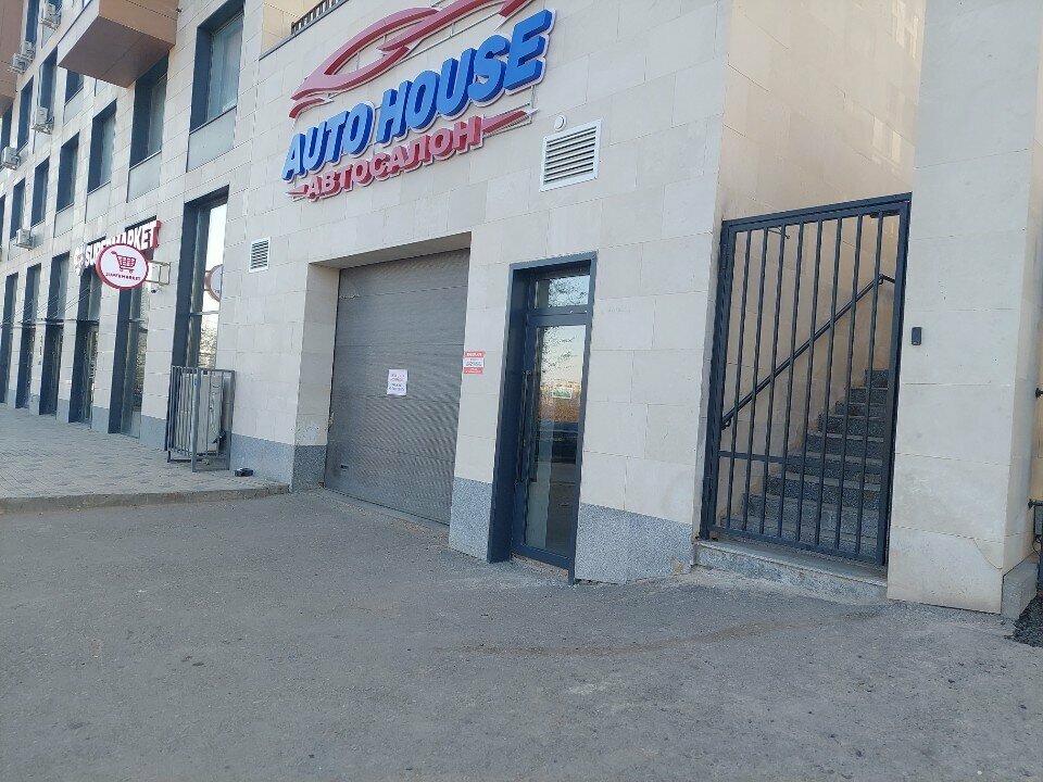 Car dealership Auto House, Astana, photo