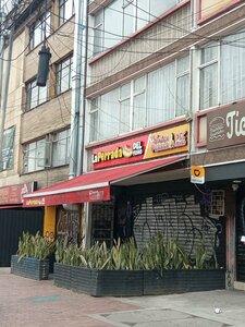 La Salchiperreria del Mono (Bogotá, Calle 53 Avenue, 27A-60), fast food