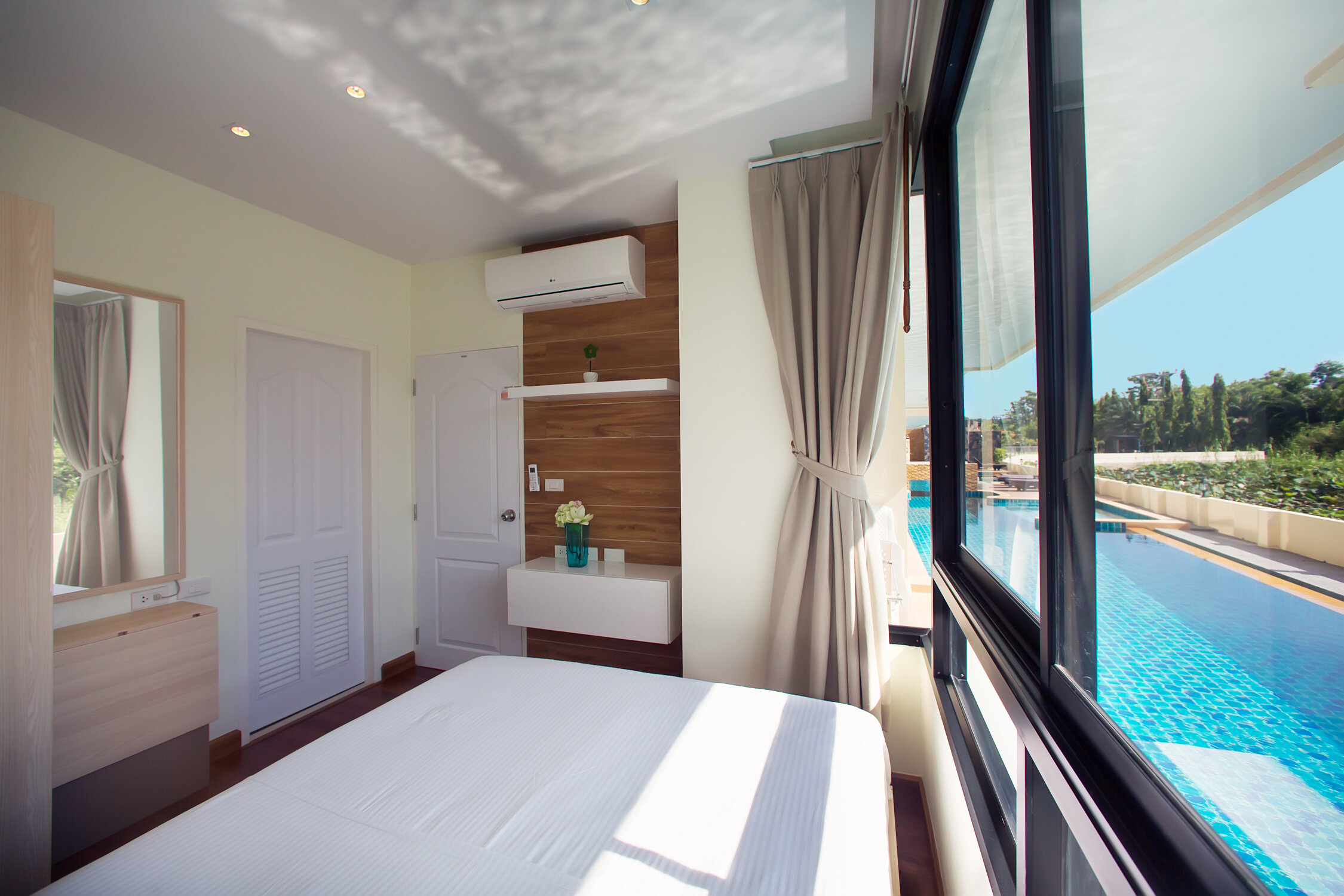 Фото The Lago Apartments by Tropiclook