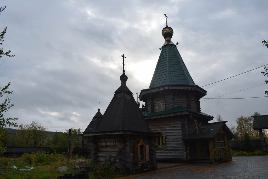 Chapel, memorial cross Chapel in the Pechenga courtyard, Murmansk, photo