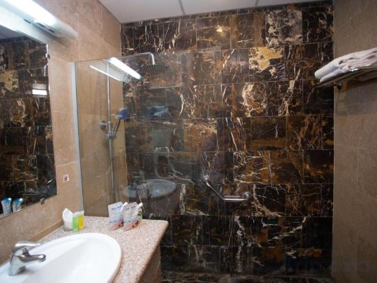 Фото Grand Madaba Hotel