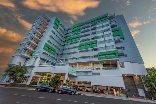 Гостиница Whiz Prime Hotel Megamas Manado в Манадо