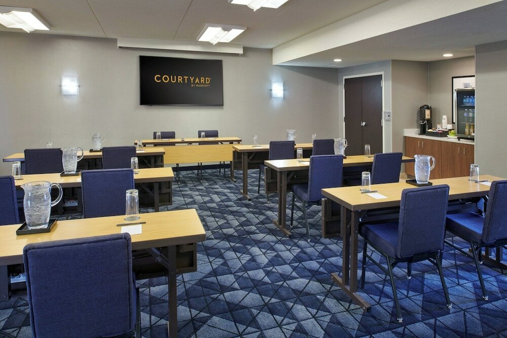 Фото Courtyard by Marriott Chicago Lincolnshire