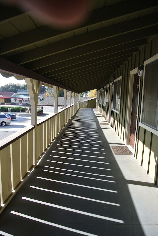 Фото Vino Inn & Suites