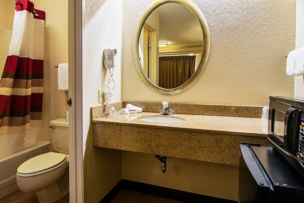 Фото Red Roof Inn Detroit - Southfield