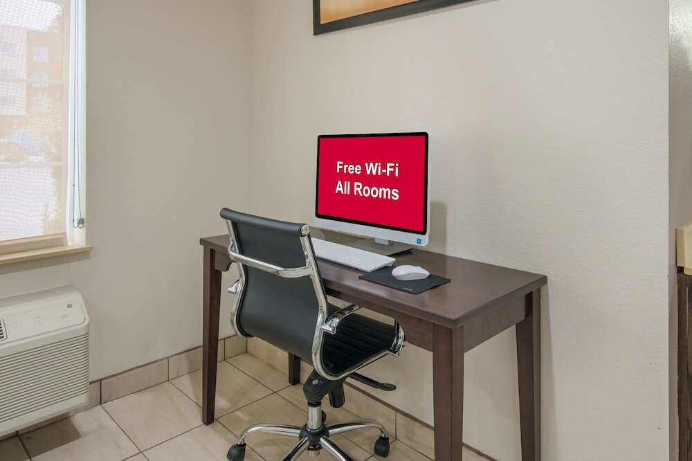 Фото Red Roof Inn Plus+ Fort Worth - Burleson