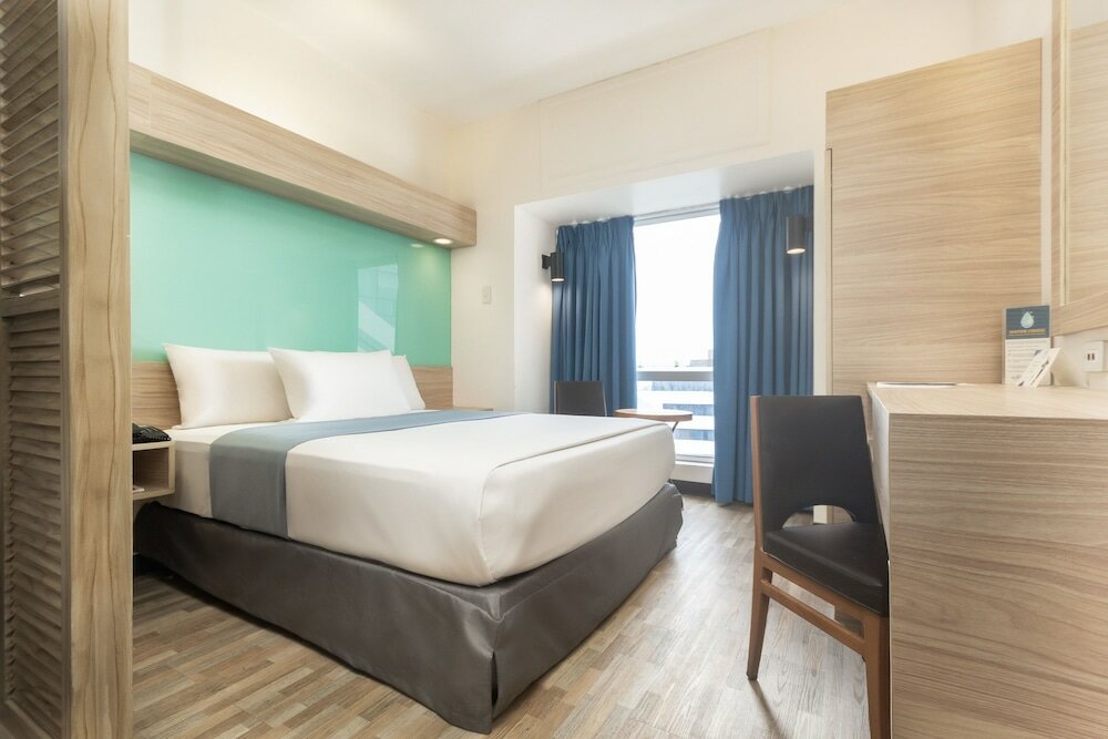 Фото Microtel by Wyndham Mall of Asia