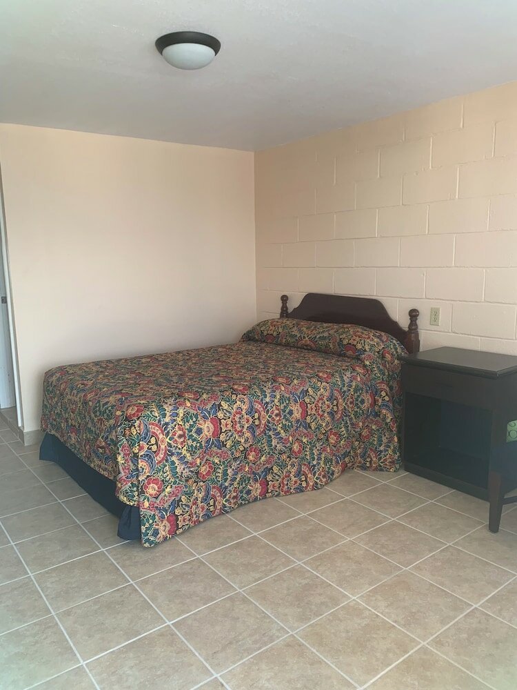 Фото Loma Alta Motel