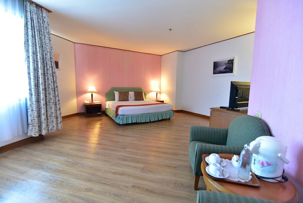 Фото Thumrin Thana Hotel